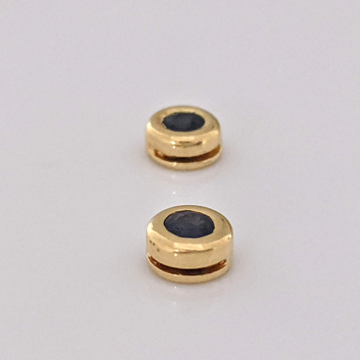 18K SAPPHIRE ROUND 2.0MM BEZEL ESTATE STUD EARRINGS 0.8 GRAMS