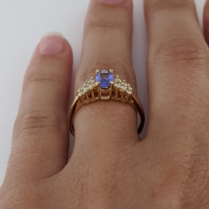 14K TANZANITE OVAL 4X6 WITH (12) MELEE ESTATE RING 2.2 GRAMS