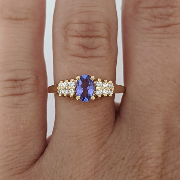 14K TANZANITE OVAL 4X6 WITH (12) MELEE ESTATE RING 2.2 GRAMS