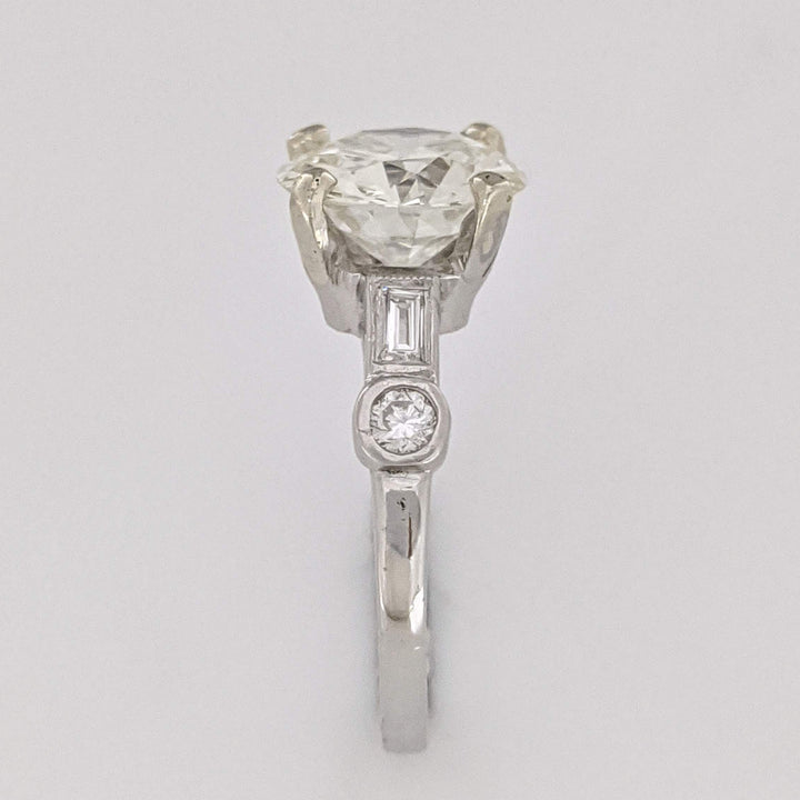 PLATINUM 2.17 CARAT TOTAL VS2 K DIAMOND ROUND WITH (2) ROUND (2) BAGUETTE ESTATE RING 3.9 GRAMS