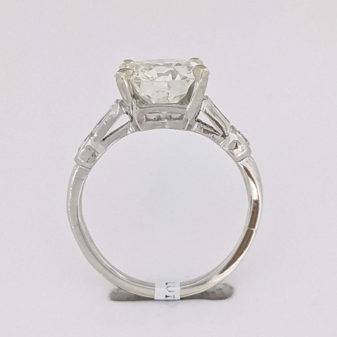 PLATINUM 2.17 CARAT TOTAL VS2 K DIAMOND ROUND WITH (2) ROUND (2) BAGUETTE ESTATE RING 3.9 GRAMS