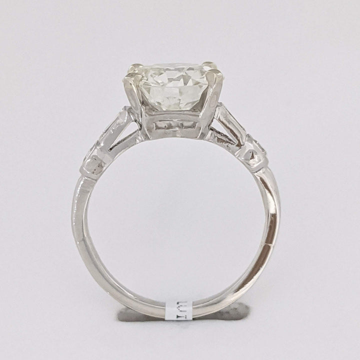 PLATINUM 2.17 CARAT TOTAL VS2 K DIAMOND ROUND WITH (2) ROUND (2) BAGUETTE ESTATE RING 3.9 GRAMS