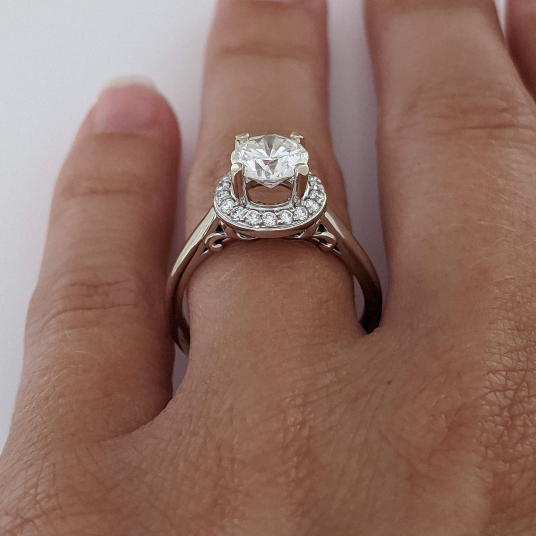 14K WHITE 1.40 CARAT TOTAL WEIGHT VS2 H DIAMOND ROUND (19) ESTATE HALO RING 4.3 GRAMS