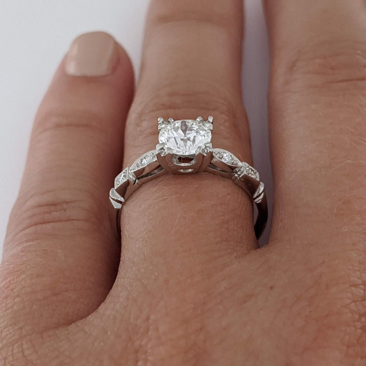 PLATINUM .83 CARAT TOTAL WEIGHT VS2 H DIAMOND ROUND (5) ESTATE RING 3.0 GRAMS