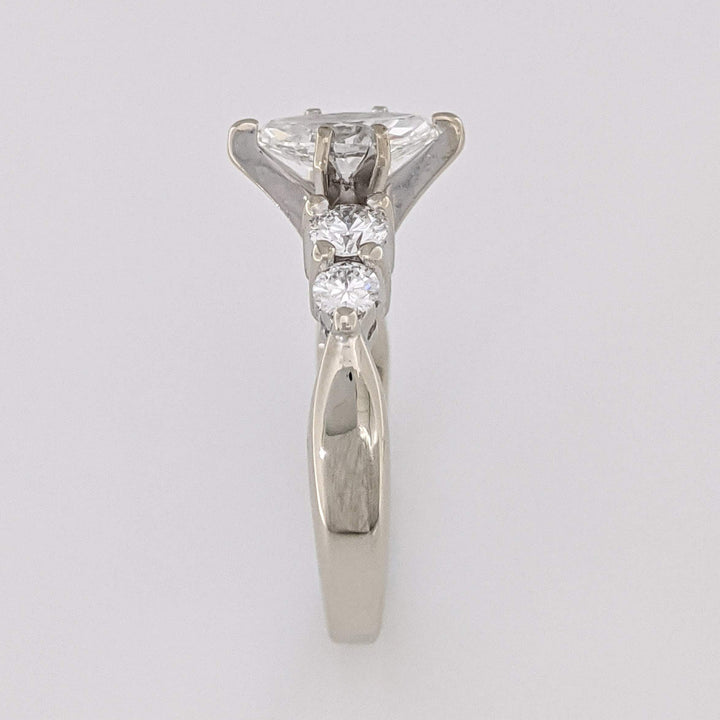 14K WHITE 1.00 CARAT TOTAL WEIGHT VS1 H DIAMOND MARQUISE (1) ROUND (4) ESTATE RING 4.1 GRAMS