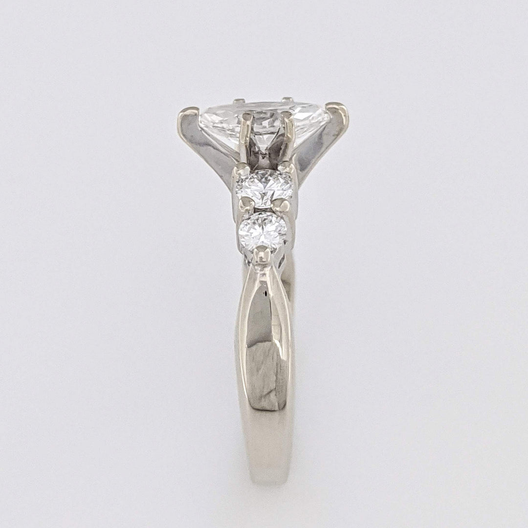 14K WHITE 1.00 CARAT TOTAL WEIGHT VS1 H DIAMOND MARQUISE (1) ROUND (4) ESTATE RING 4.1 GRAMS