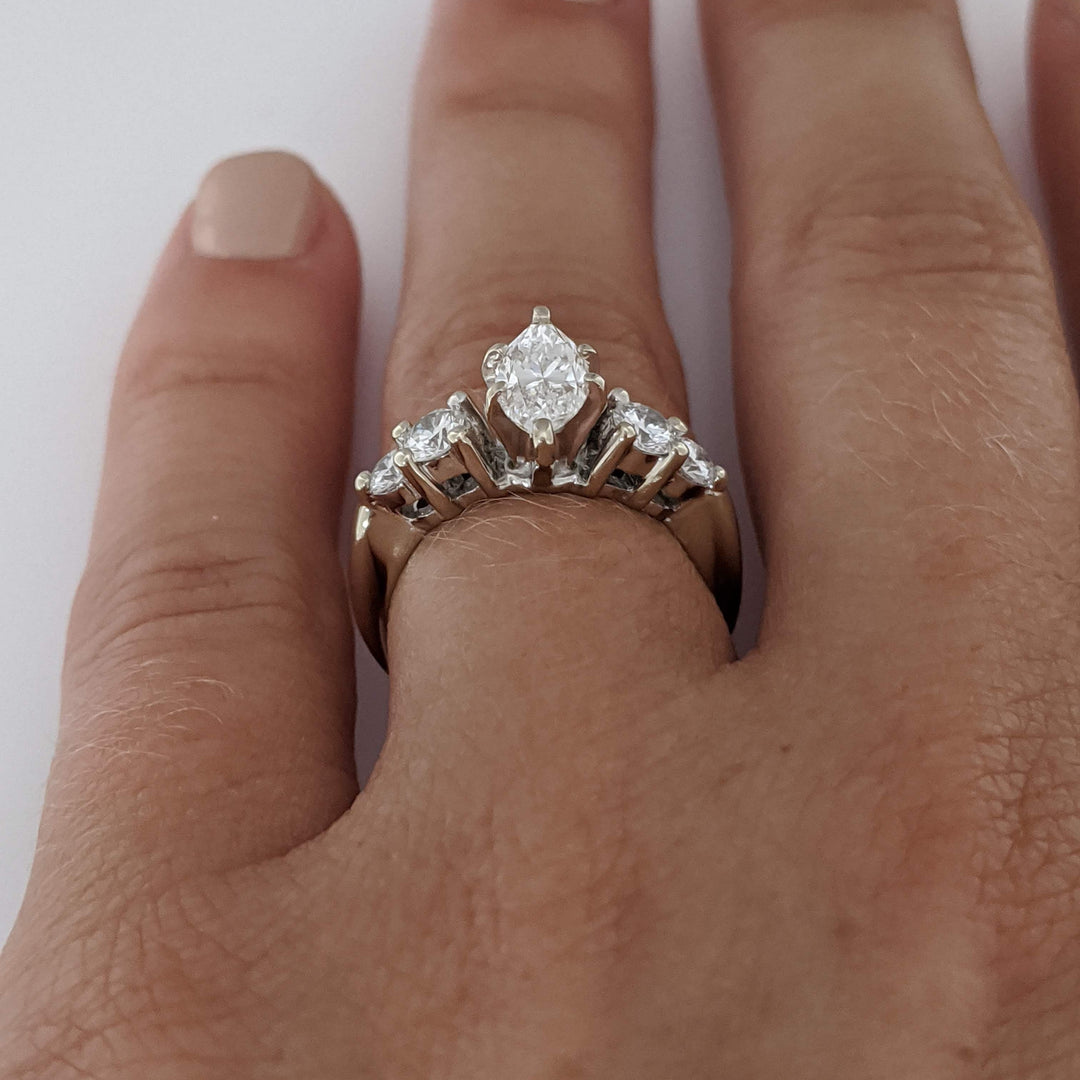 14K WHITE 1.00 CARAT TOTAL WEIGHT VS1 H DIAMOND MARQUISE (1) ROUND (4) ESTATE RING 4.1 GRAMS