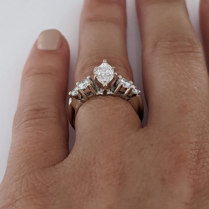 14K WHITE 1.00 CARAT TOTAL WEIGHT VS1 H DIAMOND MARQUISE (1) ROUND (4) ESTATE RING 4.1 GRAMS