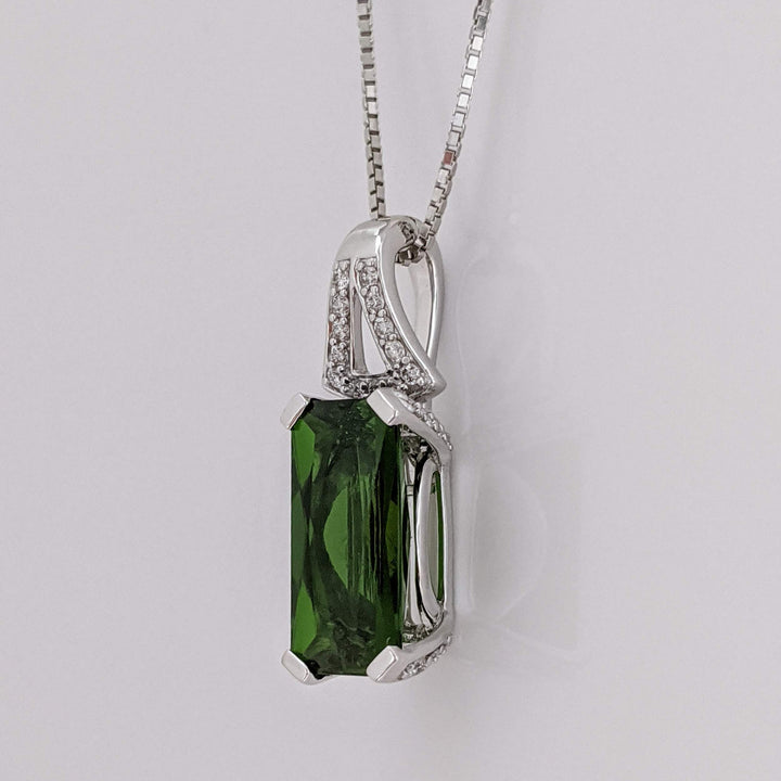 18K WHITE GREEN TOURMALINE EMERALD CUT 7X14 WITH .25 DIAMOND TOTAL WEIGHT ESTATE PENDANT & 14K CHAIN 5.4 GRAMS