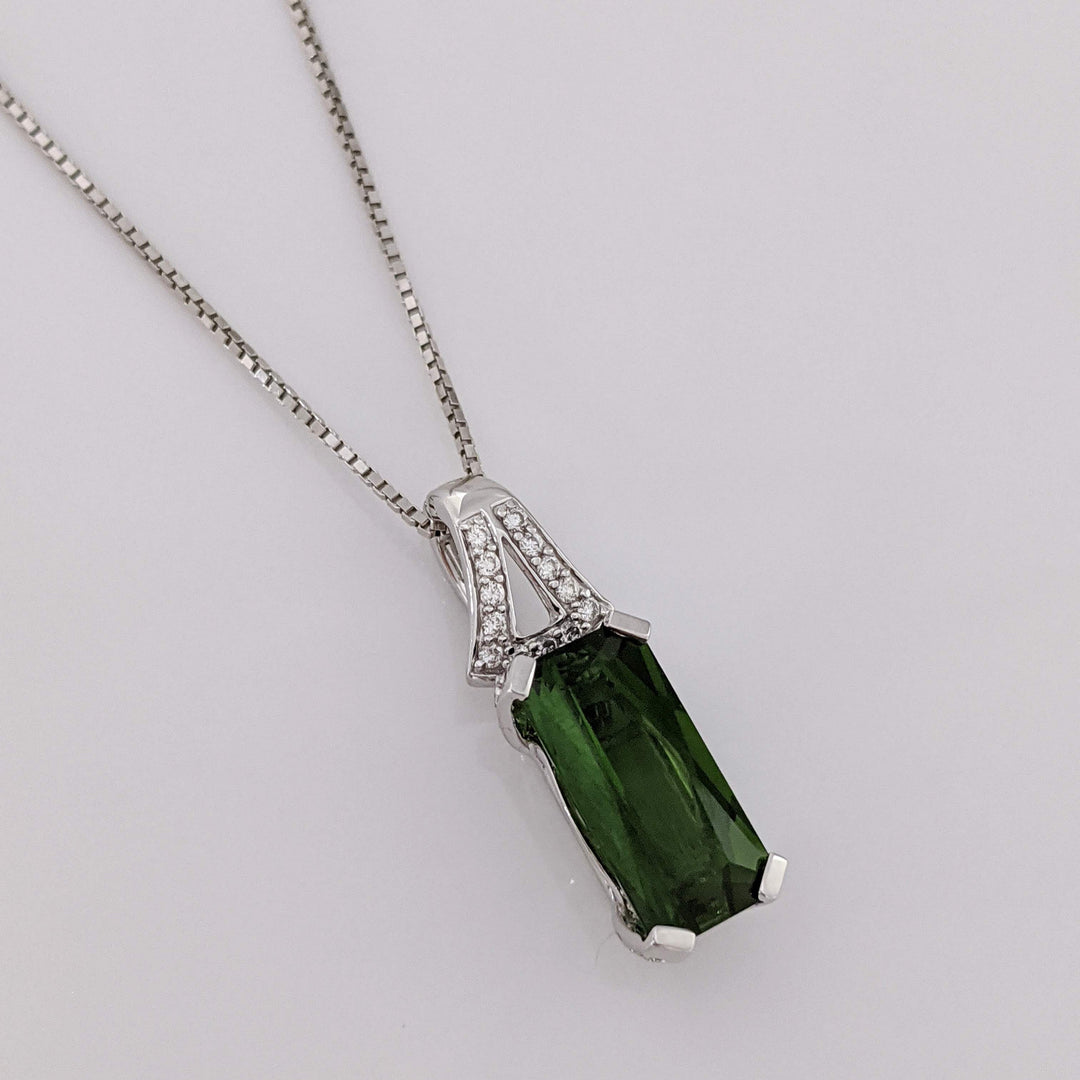18K WHITE GREEN TOURMALINE EMERALD CUT 7X14 WITH .25 DIAMOND TOTAL WEIGHT ESTATE PENDANT & 14K CHAIN 5.4 GRAMS