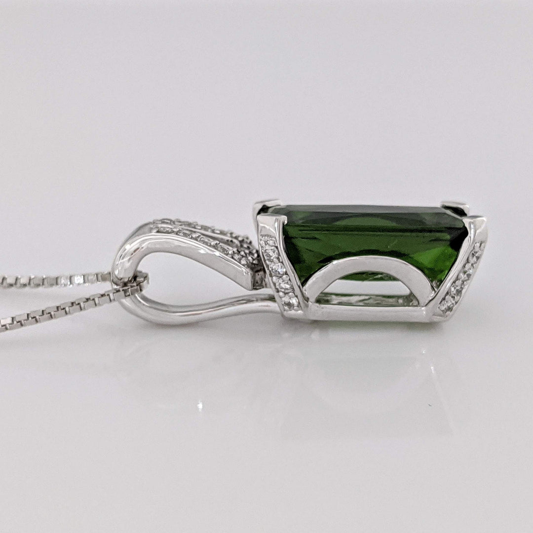 18K WHITE GREEN TOURMALINE EMERALD CUT 7X14 WITH .25 DIAMOND TOTAL WEIGHT ESTATE PENDANT & 14K CHAIN 5.4 GRAMS