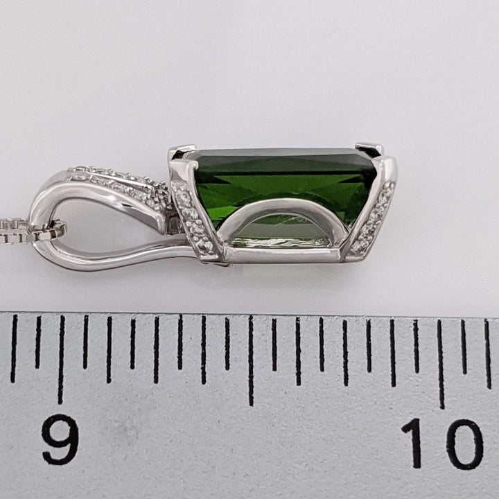 18K WHITE GREEN TOURMALINE EMERALD CUT 7X14 WITH .25 DIAMOND TOTAL WEIGHT ESTATE PENDANT & 14K CHAIN 5.4 GRAMS