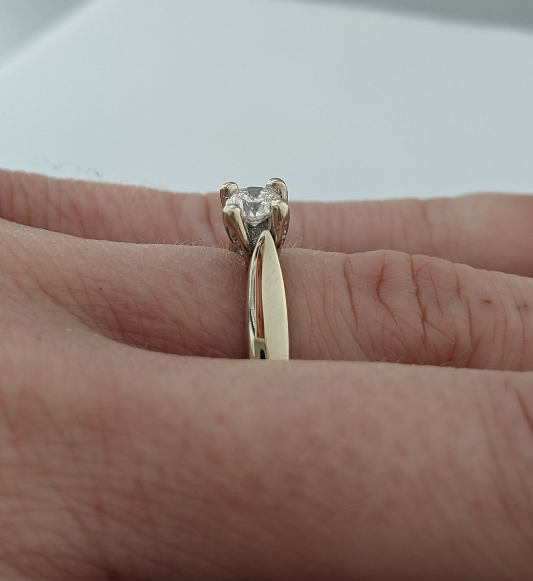 14K WHITE .23 CARAT TOTAL I1 H DIAMOND ROUND WITH MELEE IN GALLERY ESTATE RING 2.5 GRAMS