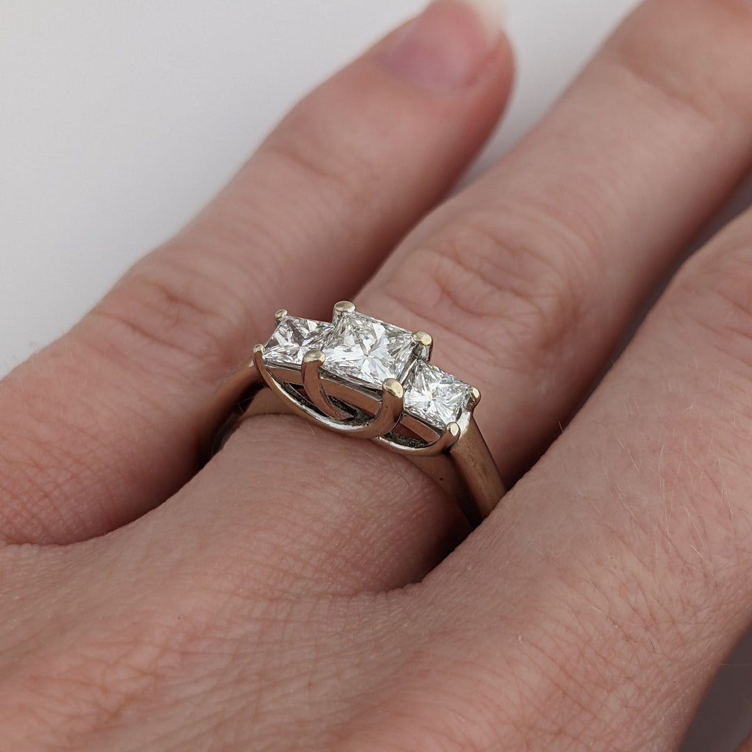 14K WHITE 1.01 CARAT TOTAL WEIGHT VS2 G DIAMOND PRINCESS CUT (3) ESTATE TRINITY RING 4.0 GRAMS