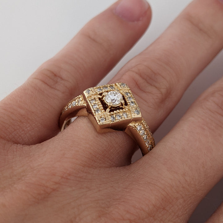 14K .57 CARAT TOTAL WEIGHT I1 I DIAMOND ROUND (41) ESTATE RING 2.6 GRAMS