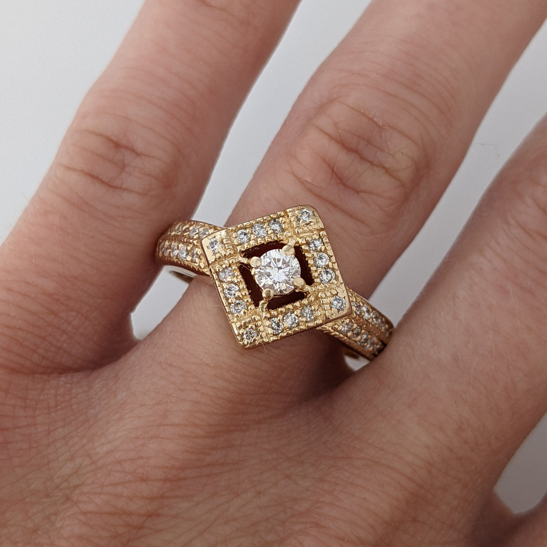 14K .57 CARAT TOTAL WEIGHT I1 I DIAMOND ROUND (41) ESTATE RING 2.6 GRAMS