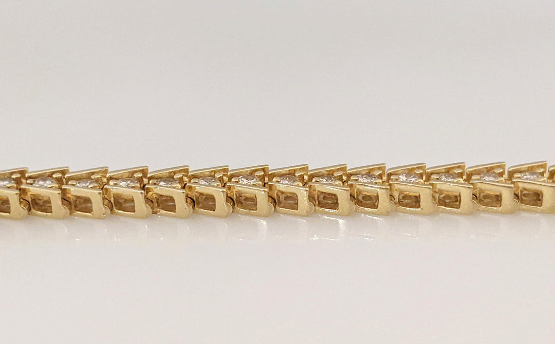 14K 3.01 CARAT TOTAL WEIGHT I1 I DIAMOND ROUND (43) BAR SET V-SHAPED ESTATE BRACELET 19.7 GRAMS