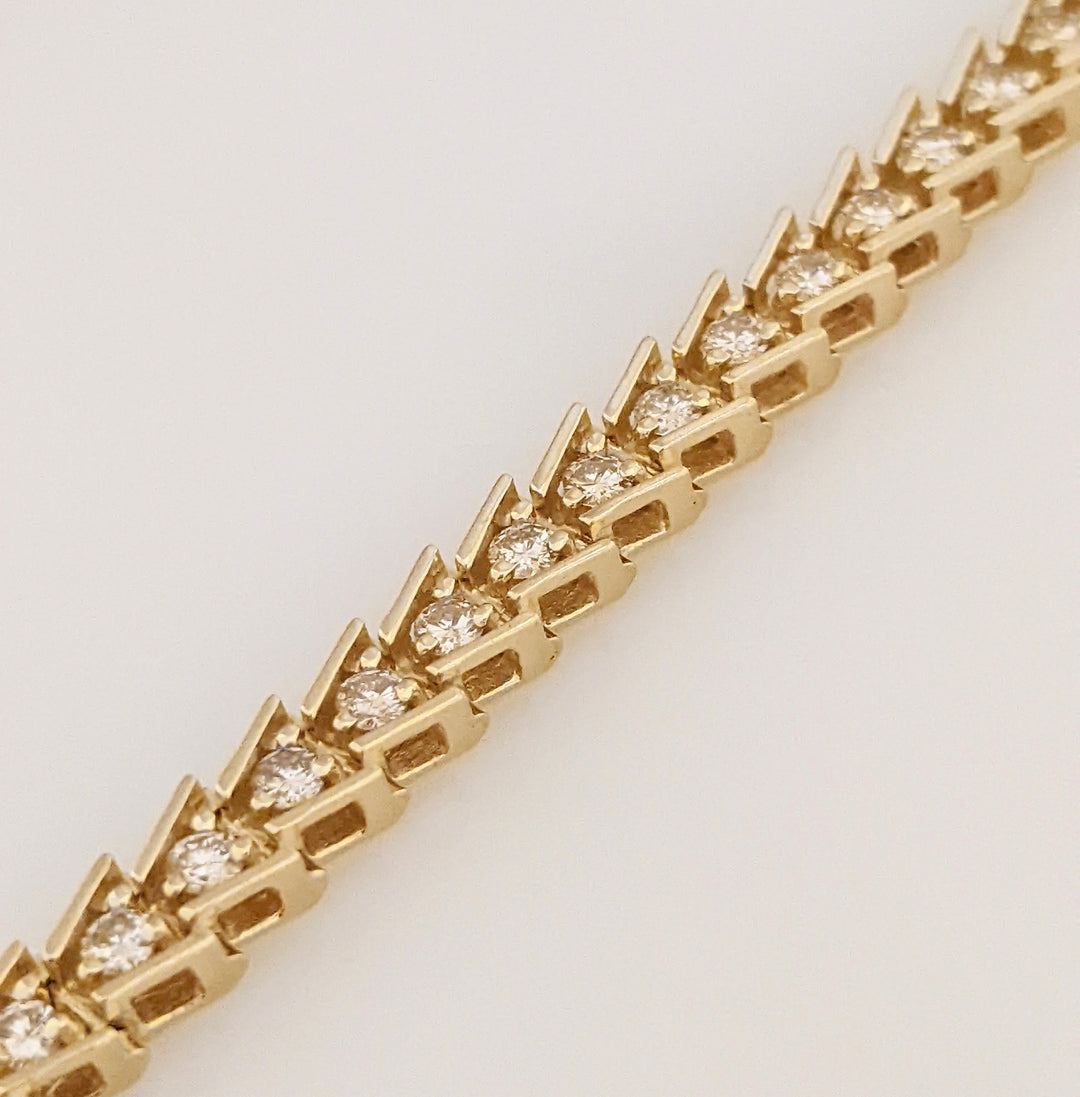 14K 3.01 CARAT TOTAL WEIGHT I1 I DIAMOND ROUND (43) BAR SET V-SHAPED ESTATE BRACELET 19.7 GRAMS
