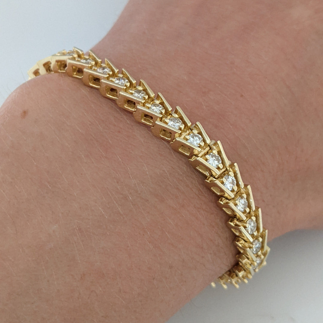 14K 3.01 CARAT TOTAL WEIGHT I1 I DIAMOND ROUND (43) BAR SET V-SHAPED ESTATE BRACELET 19.7 GRAMS
