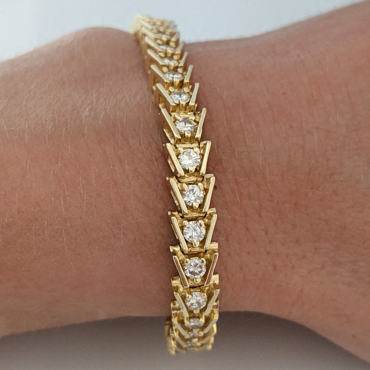 14K 3.01 CARAT TOTAL WEIGHT I1 I DIAMOND ROUND (43) BAR SET V-SHAPED ESTATE BRACELET 19.7 GRAMS