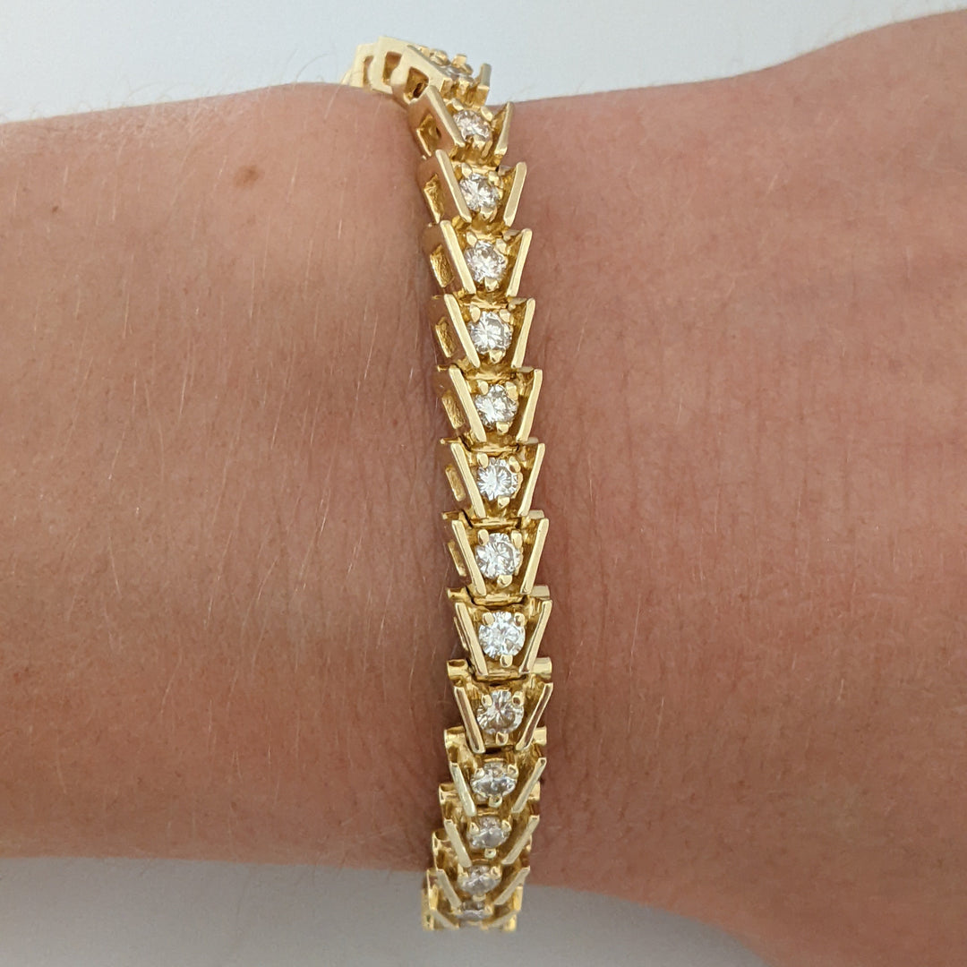 14K 3.01 CARAT TOTAL WEIGHT I1 I DIAMOND ROUND (43) BAR SET V-SHAPED ESTATE BRACELET 19.7 GRAMS
