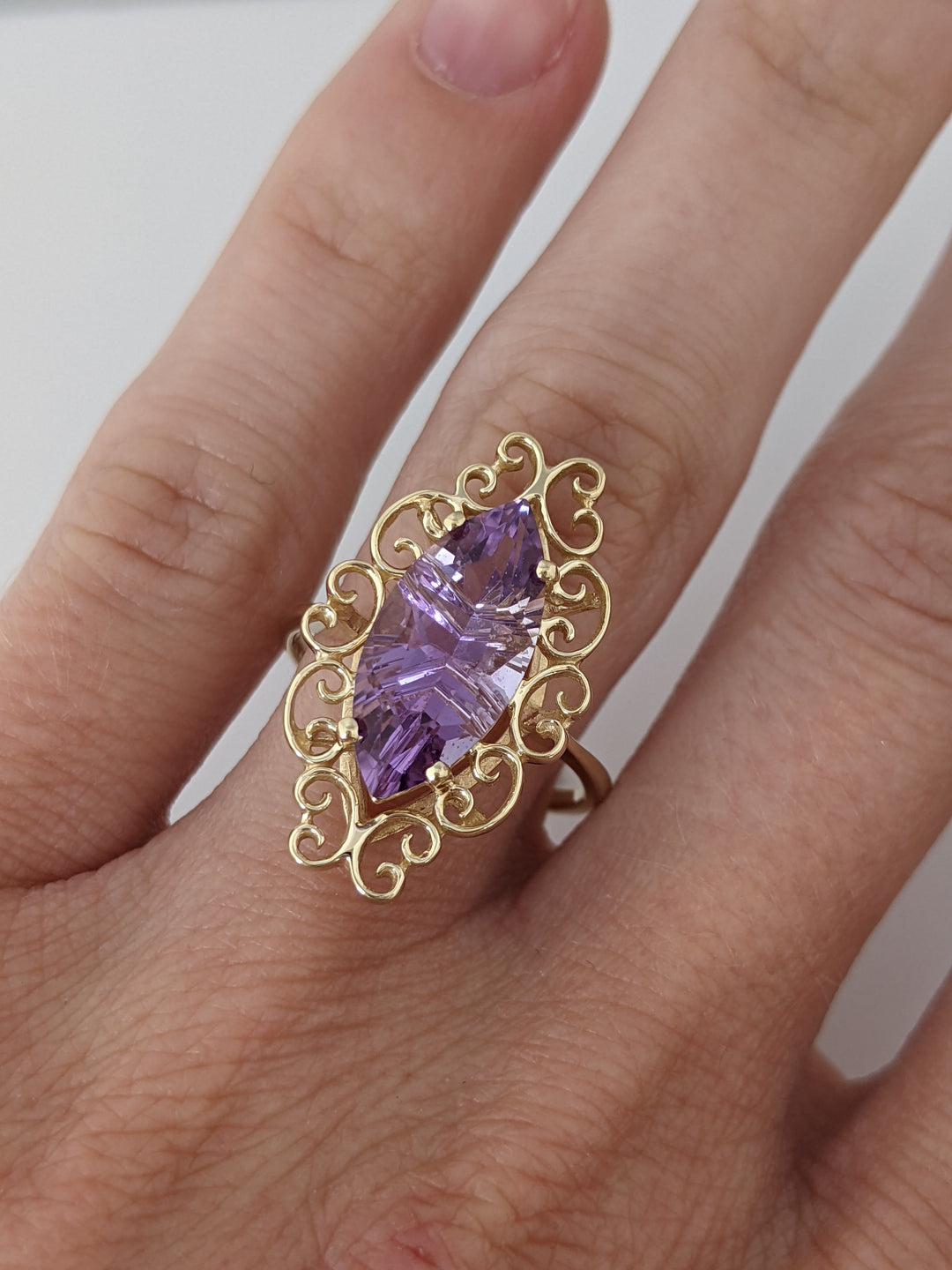 10K AMETHYST MARQUISE 7X15 WITH SWIRL BOARDER ESTATE RING 3.1 GRAMS