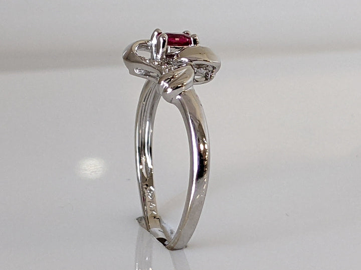 14KW RUBY OVAL 3X4 WITH MELEE RIBBON DESIGN ESTATE 2.3 GRAMS