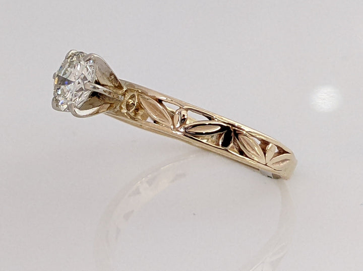 14K .60 CARAT TOTAL I1 K DIAMOND ROUND WITH FANCY SHANK ESTATE RING 2.3 GRAMS