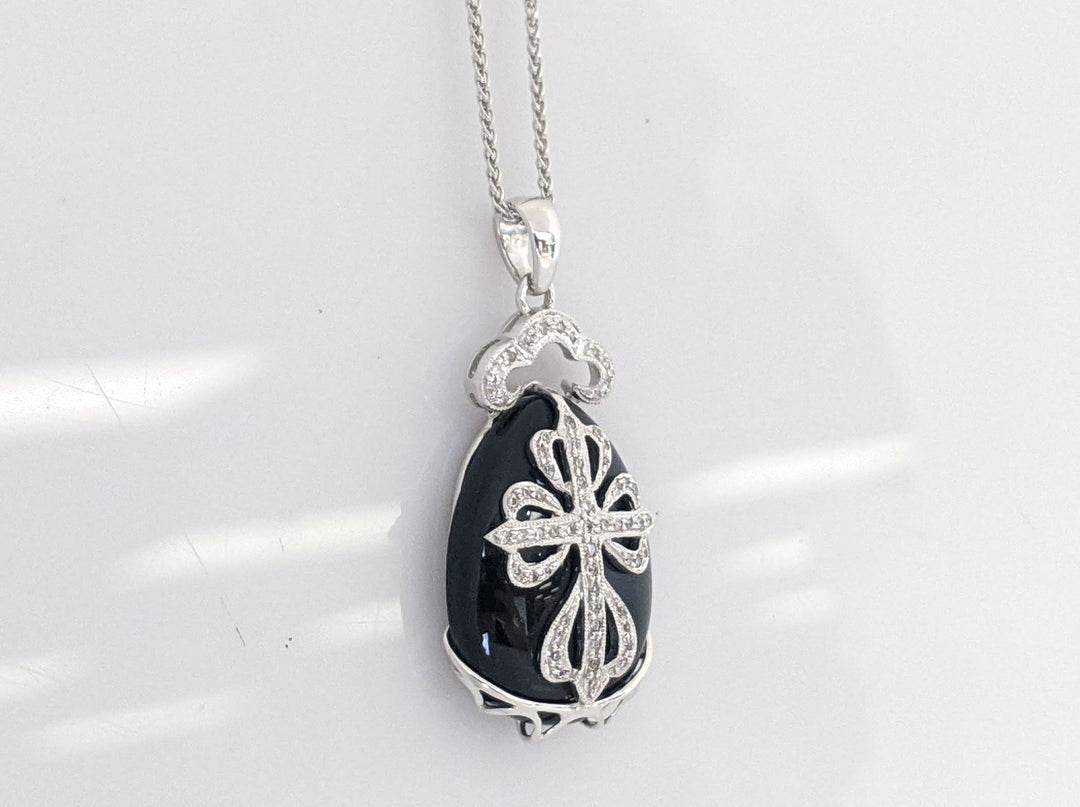 18KW ONYX PEAR 17X22 WITH MELEE ESTATE PENDANT AND CHAIN 9.1 GRAMS