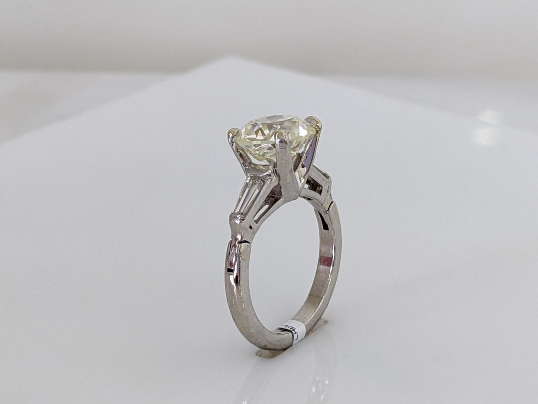 PLATINUM 3.54 CARAT TOTAL WEIGHT VVS2 N DIAMOND ROUND WITH TWO BAGUETTES ESTATE RING 6.1 GRAMS