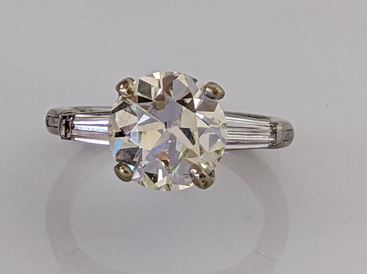 PLATINUM 3.54 CARAT TOTAL WEIGHT VVS2 N DIAMOND ROUND WITH TWO BAGUETTES ESTATE RING 6.1 GRAMS