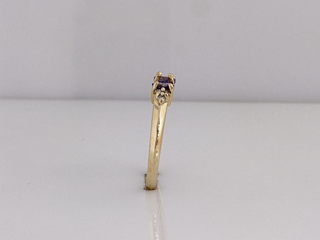 14K TANZANITE OVAL (3) 3X4 WITH .06 DIAMOND TOTAL WEIGHT 2.1 GRAMS