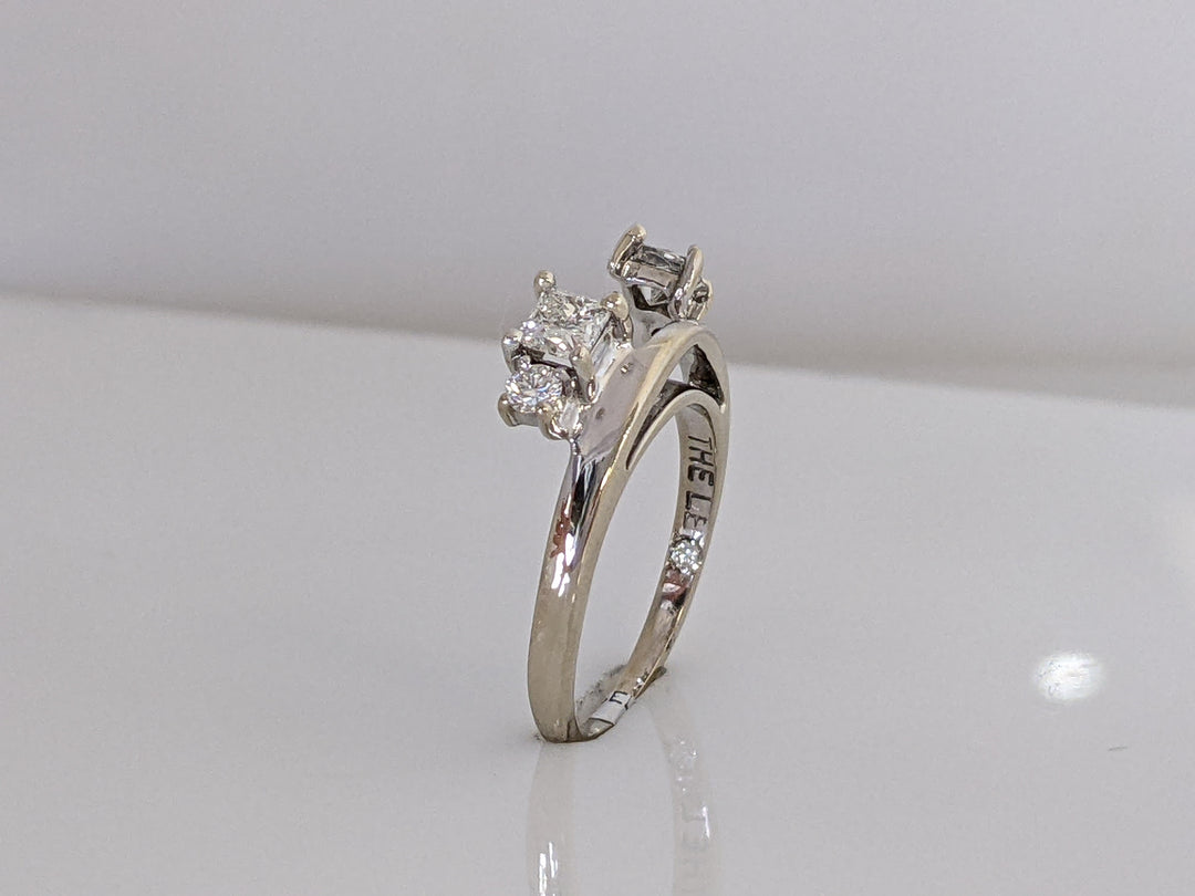 14KW .46 CARAT TOTAL WEIGHT SI1 J DIAMOND PRINCESS CUT (2) ROUND (2) 2.4 GRAMS