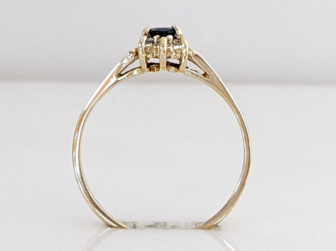 10K SAPPHIRE OVAL 3X5 WITH 6 MELEE ESTATE RING 1.7 GRAMS
