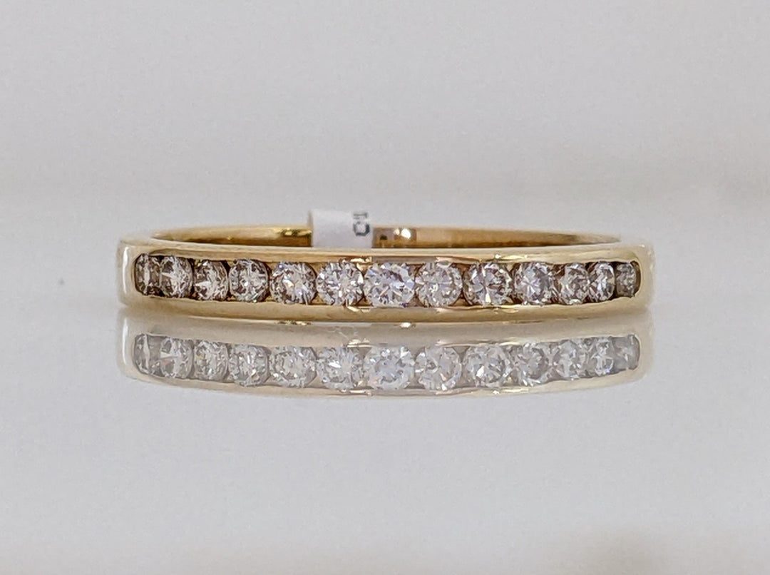 14K .21 CARAT TOTAL WEIGHT I1 H DIAMOND ROUND (13) ESTATE 1.8 GRAM BAND