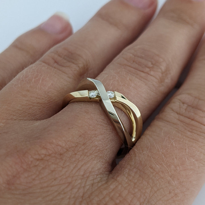 14K TWO- TONE FIGURE 8 WITH (2) MELEE ESTATE RING 4.2 GRAMS