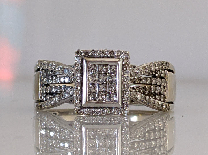 10KW .74 CARAT TOAL WEIGHT I1 I DIAMOND ROUND (112) CLUSTER ESTATE RING 3.6 GRAMS