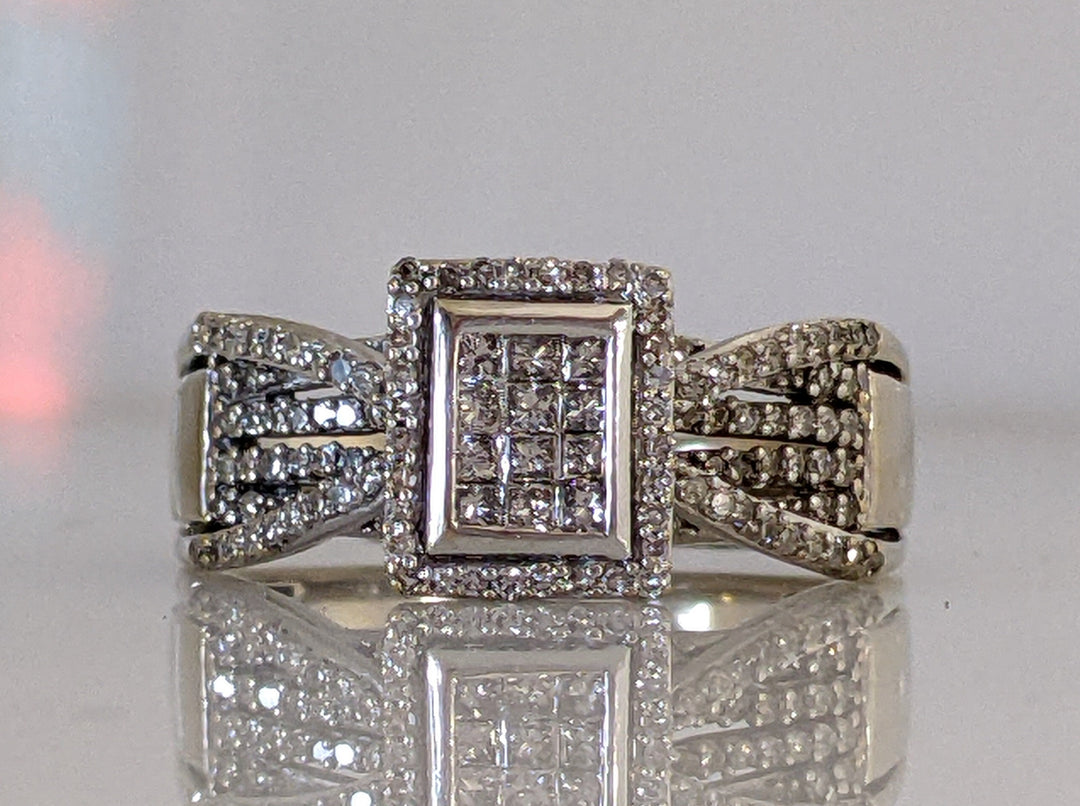 10KW .74 CARAT TOAL WEIGHT I1 I DIAMOND ROUND (112) CLUSTER ESTATE RING 3.6 GRAMS