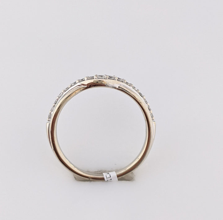 14KW .25 CARAT TOTAL WEIGHT I1 H DIAMOND ROUND (17) CURVED BAND 2.7 GRAMS