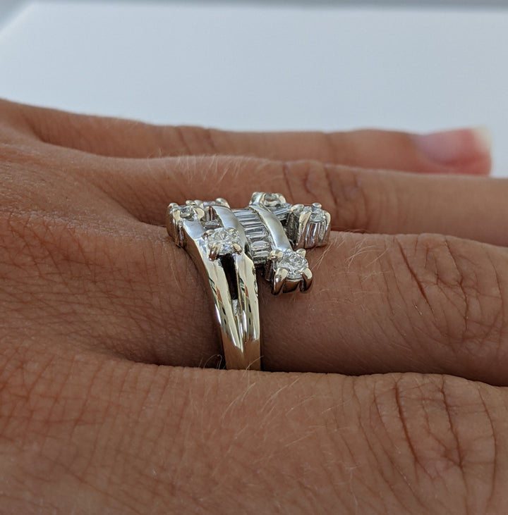 14K WHITE 1.00 CARAT TOTAL WEIGHT I1 H DIAMOND ROUND (6) BAGUETTE (18) ESTATE RING 6.6 GRAM