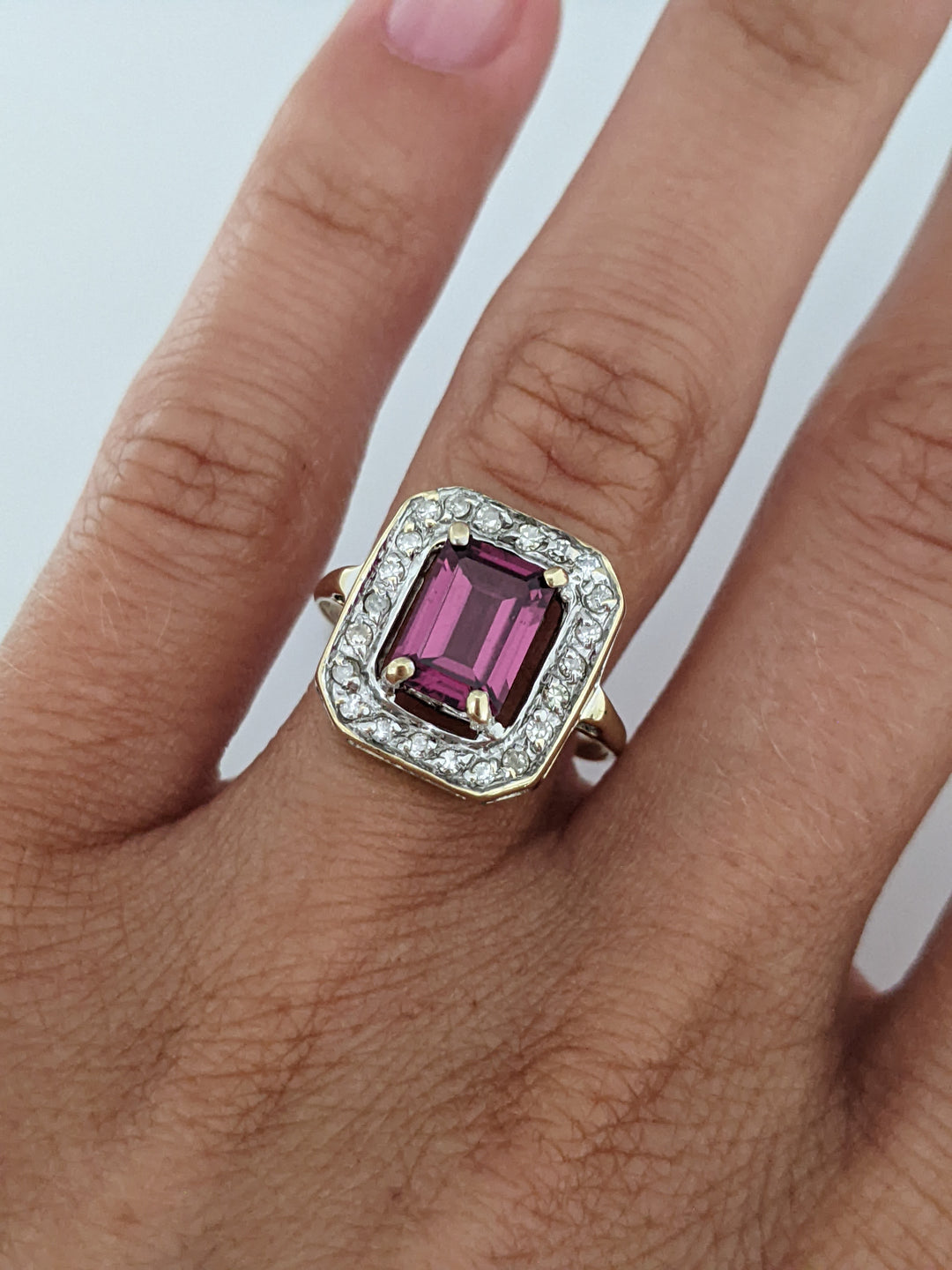14K RHODOLITE GARNET EMERALD CUT 6X8 WITH .20 DIAMOND TOTAL WEIGHT RING 3.3 GRAMS