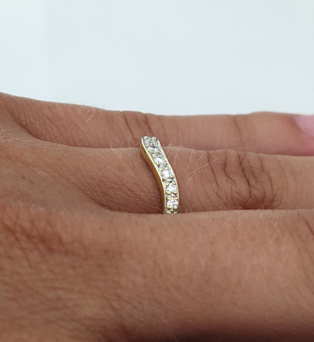 18K .20 CARAT TOTAL WEIGHT VS1 G DIAMOND ROUND (11) ESTATE BAND 1.7 GRAMS
