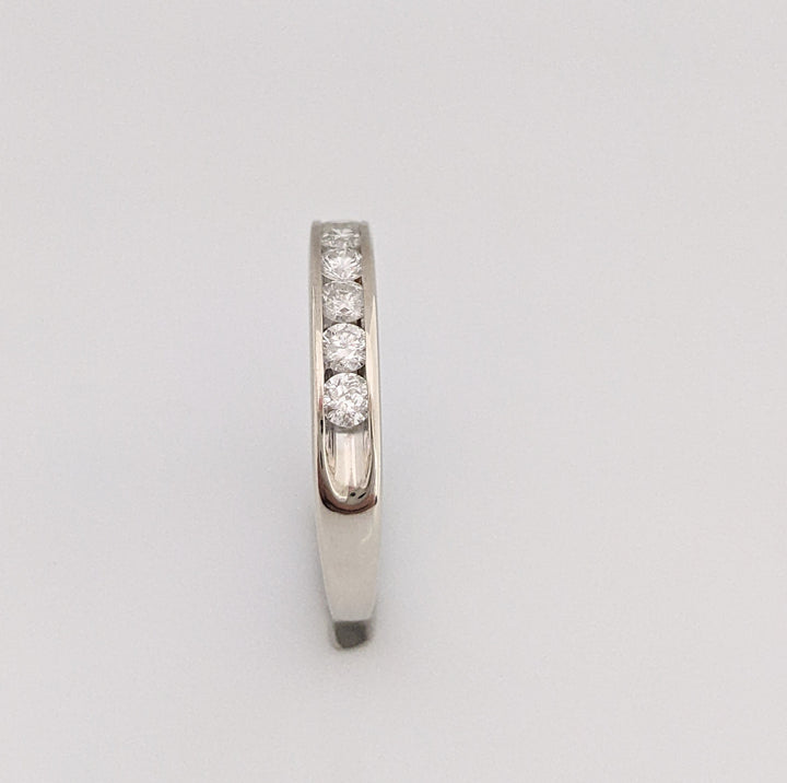 14K .48 CARAT TOTAL WEIGHT I1 G DIAMOND ROUND (12) ESTATE CHANNEL BAND 2.7 GRAMS