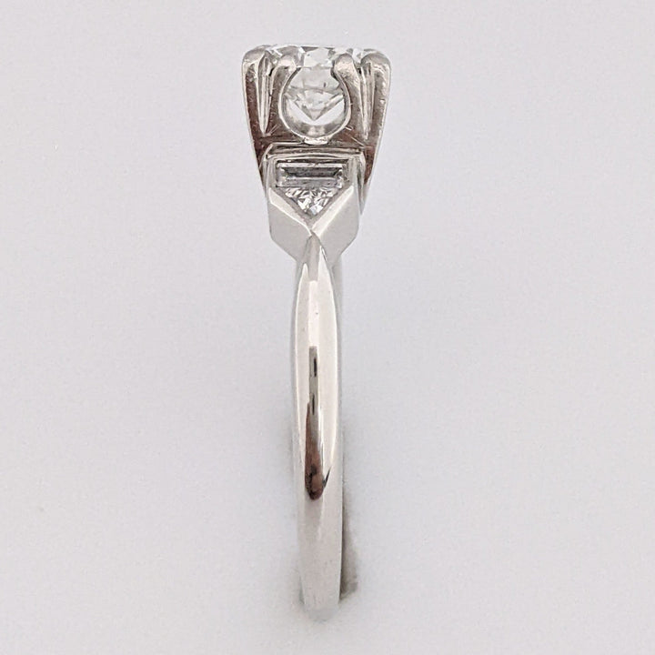 PLATINUM 1.01 CARAT TOTAL WEIGHT VS2 H DIAMOND ROUND (1) BAGUETTE (2) TRILLION (2) ESTATE RING 5.8 GRAMS