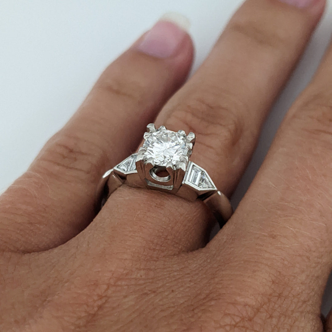 PLATINUM 1.01 CARAT TOTAL WEIGHT VS2 H DIAMOND ROUND (1) BAGUETTE (2) TRILLION (2) ESTATE RING 5.8 GRAMS