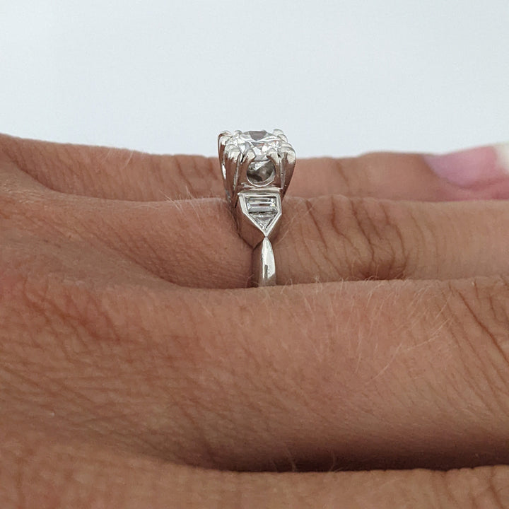 PLATINUM 1.01 CARAT TOTAL WEIGHT VS2 H DIAMOND ROUND (1) BAGUETTE (2) TRILLION (2) ESTATE RING 5.8 GRAMS