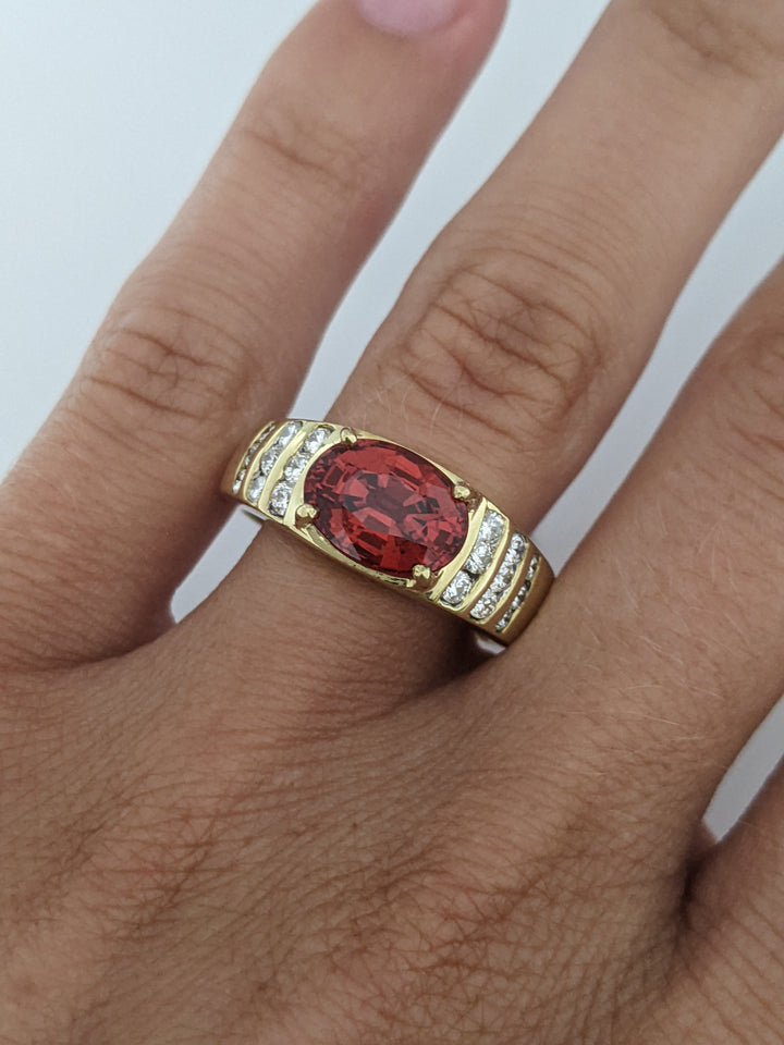 18K MANDARIN GARNET OVAL 3.22CT WITH .60 DIAMOND TOTAL WEIGHT ROUND ESTATE RING 10.4 GRAMS