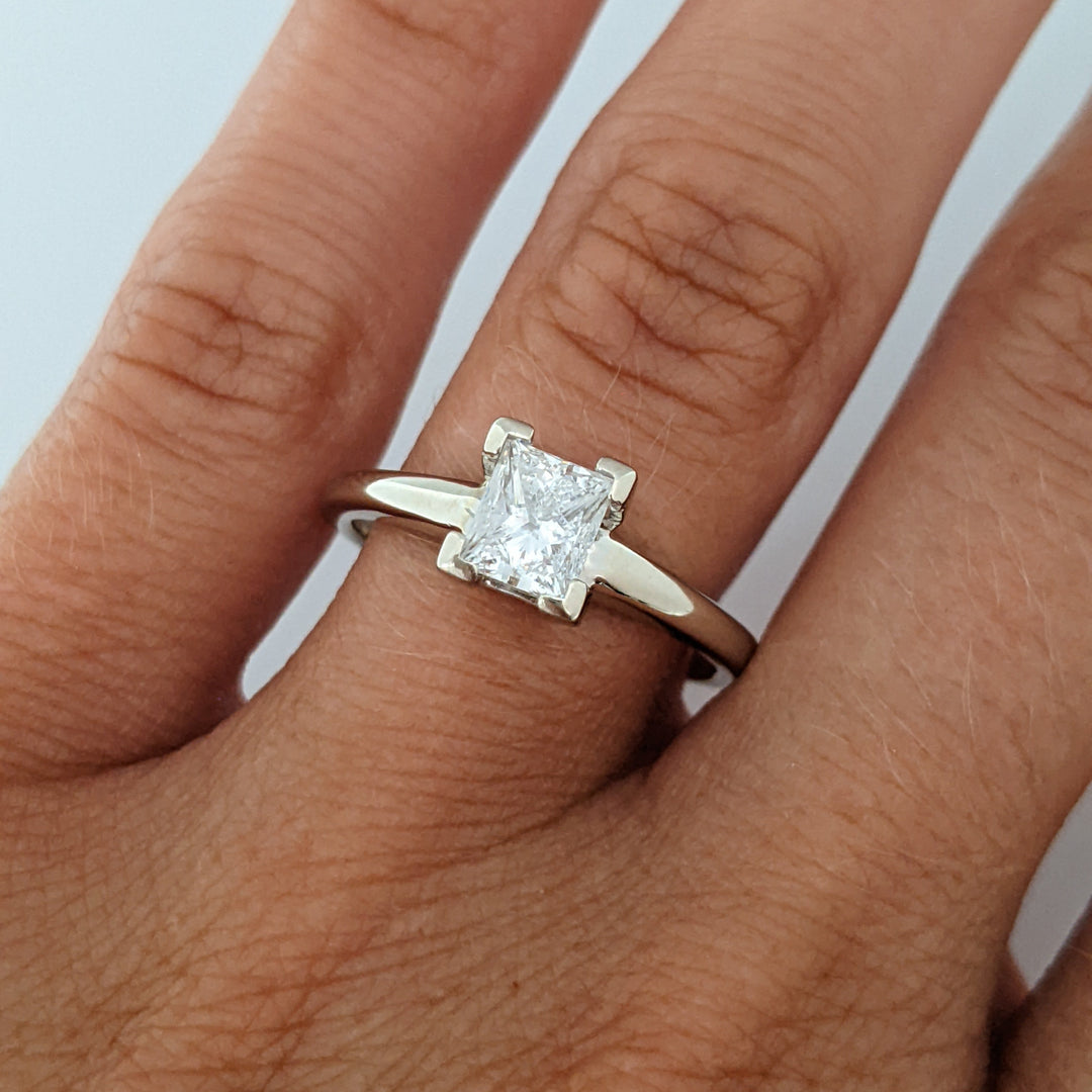 14K WHITE .71 CARAT TOTAL I1 E DIAMOND EMERALD CUT ESTATE RING 3.1 GRAMS