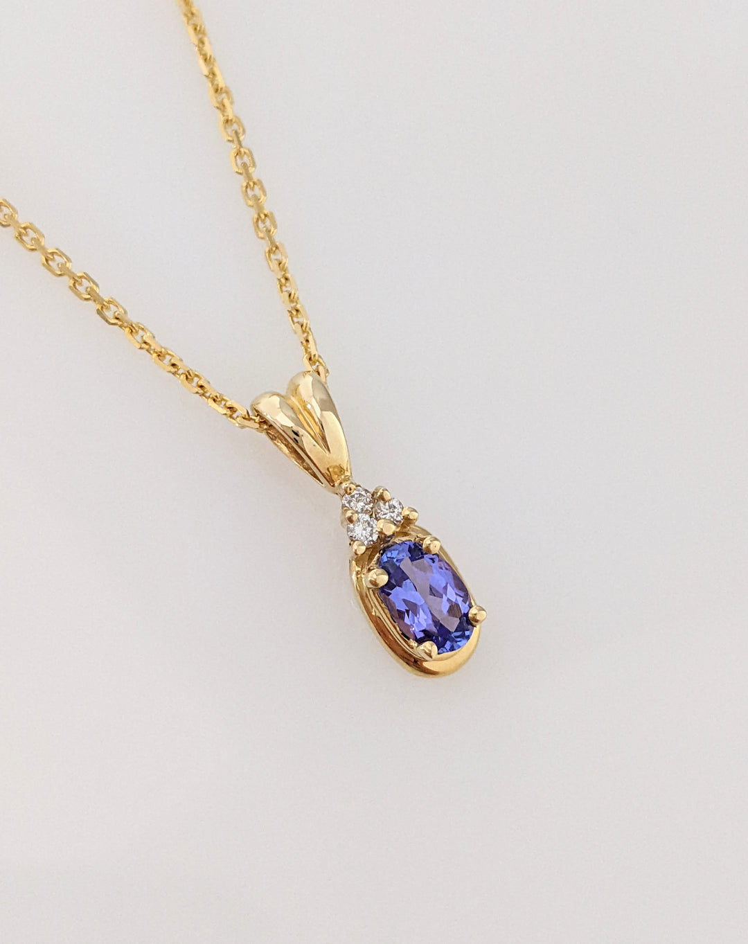 14K TANZANITE OVAL 4X6 WITH (3) MELEE ESTATE 3.6 GRAMS