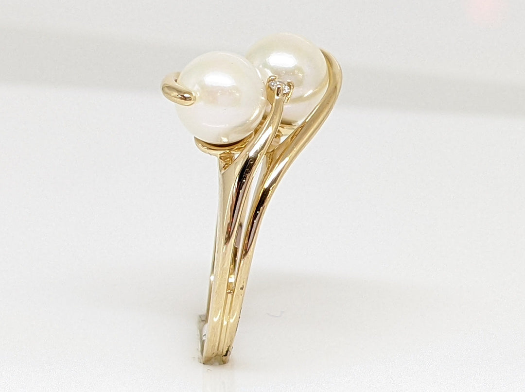 14K PEARL ROUND (2) 6.7MM WITH TWO DIAMONDS ESTATE RING 4.2 GRAMS